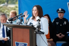 8 de septiembre de 2022: La senadora Lindsey Williams asiste a la inauguración de la autopista Chief Vernon Moses.