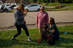 Perros y Democracia 17 de septiembre de 2022: La Senadora Lindsey Williams organiza un Evento de Perros y Democracia. Los participantes trajeron a sus cachorros y se reunieron con la senadora Williams para charlar sobre la Ley de Victoria (SB 234) y otras leyes de bienestar animal.