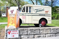 Senator Williams visits Turners Dairy Farm