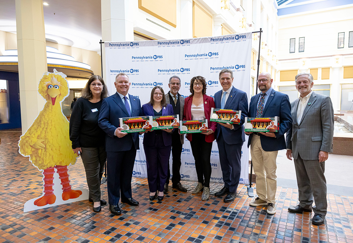 Sen. Lindsey Williams Receives PBS Good Neighbor Award